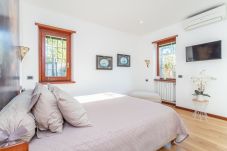 Appartamento a Roma - Spacious 4 BDR with Private Parking