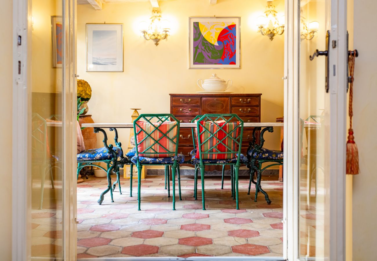 Apartment in Rome - Colosseum Classy Roman Home