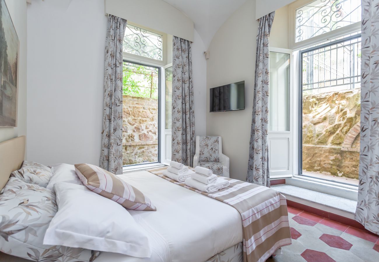 Apartment in Rome - Prati 3BDR Urban Charm