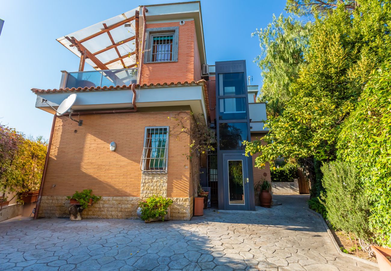 Apartamento en Roma - Spacious 4 BDR with Private Parking